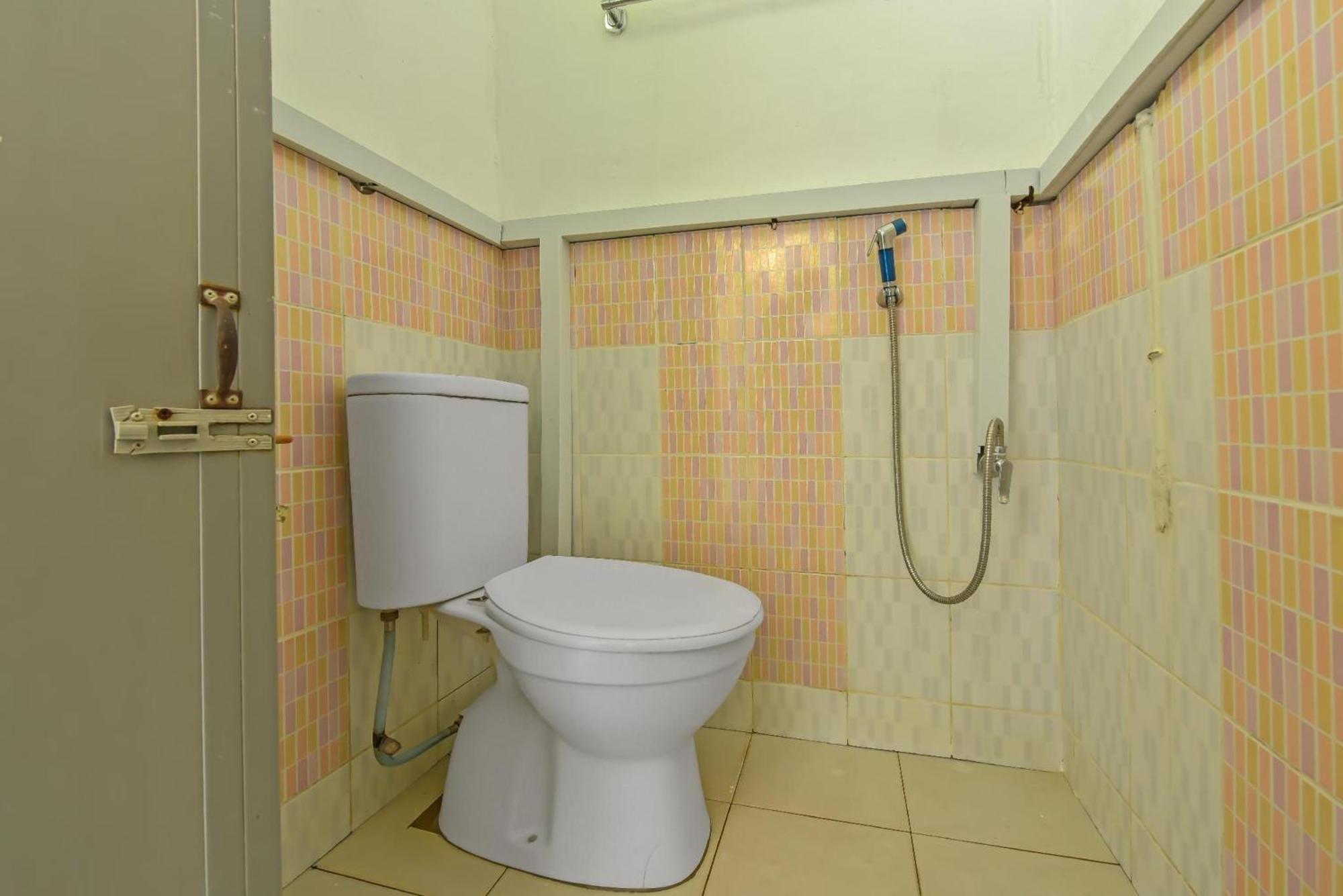 Oyo 90744 Bari Indah Beach Resort Kuala Terengganu Ngoại thất bức ảnh