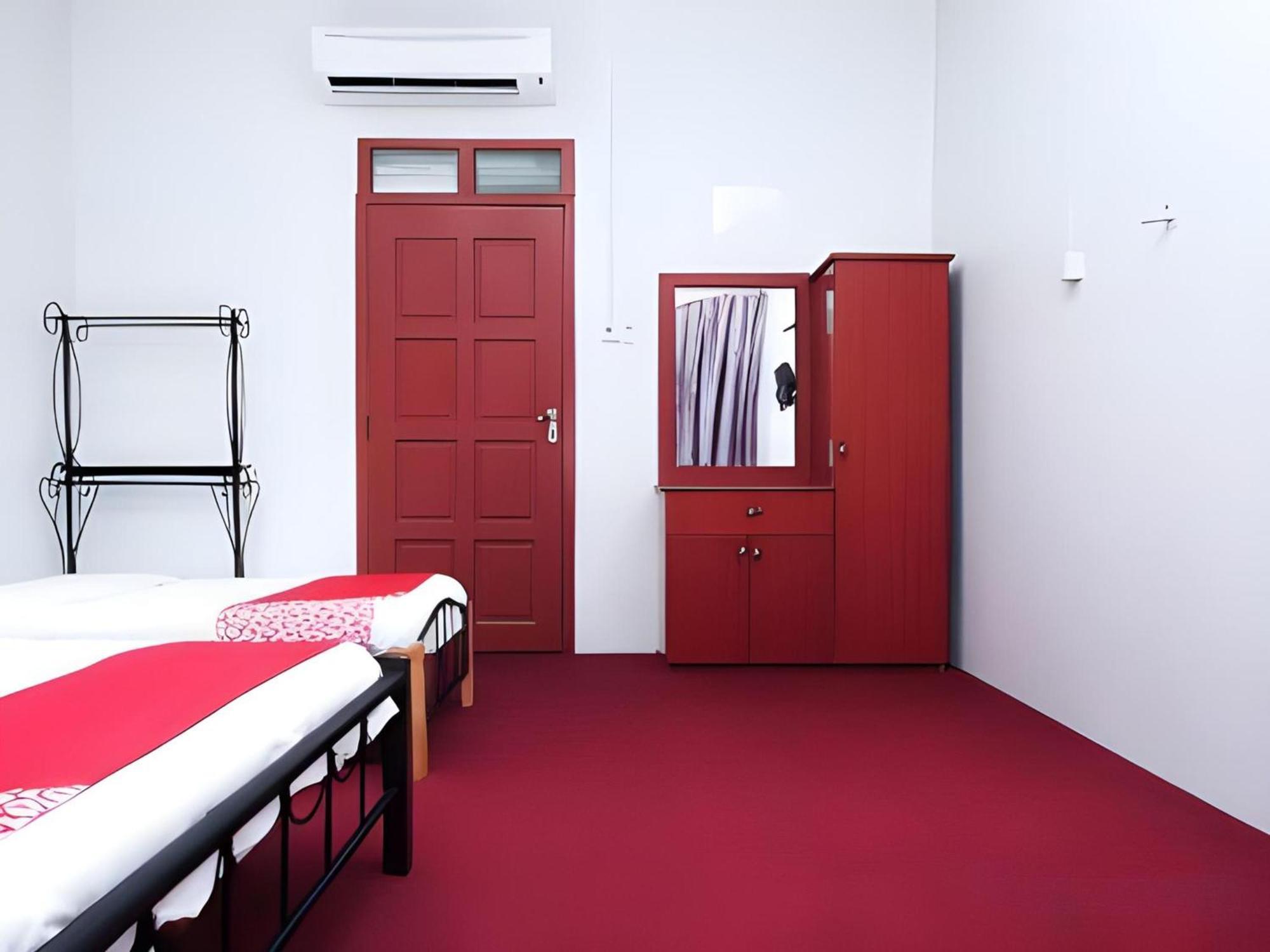 Oyo 90744 Bari Indah Beach Resort Kuala Terengganu Ngoại thất bức ảnh
