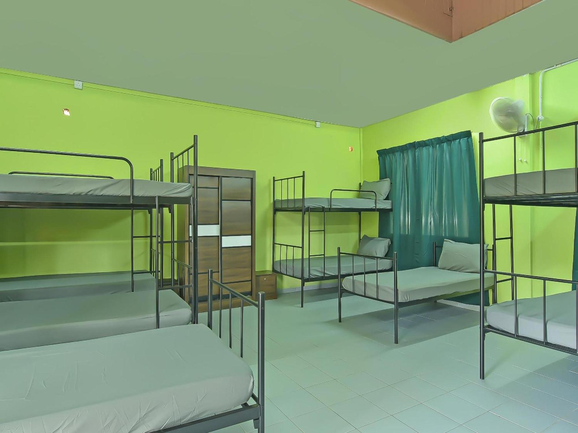 Oyo 90744 Bari Indah Beach Resort Kuala Terengganu Ngoại thất bức ảnh