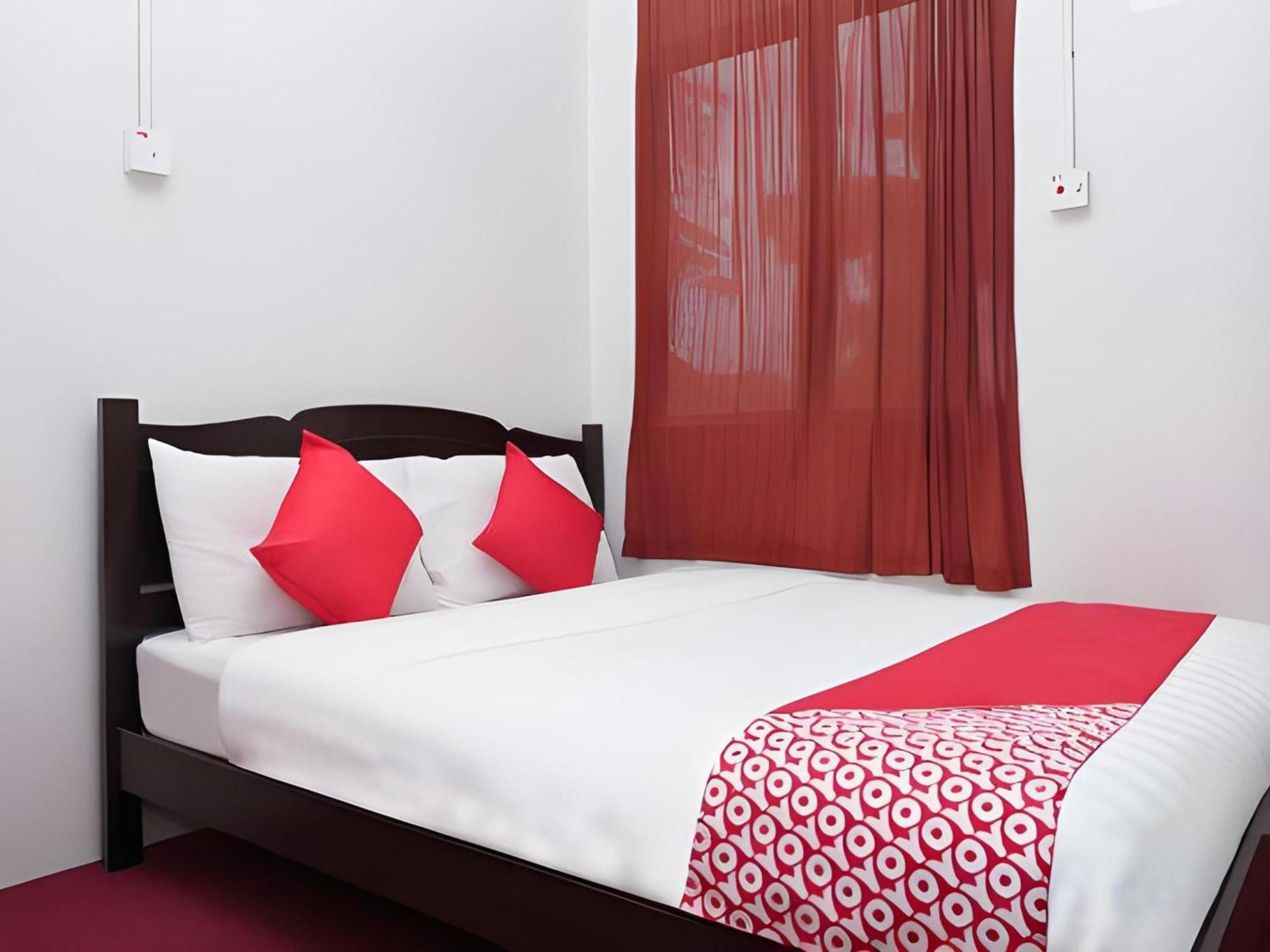 Oyo 90744 Bari Indah Beach Resort Kuala Terengganu Ngoại thất bức ảnh