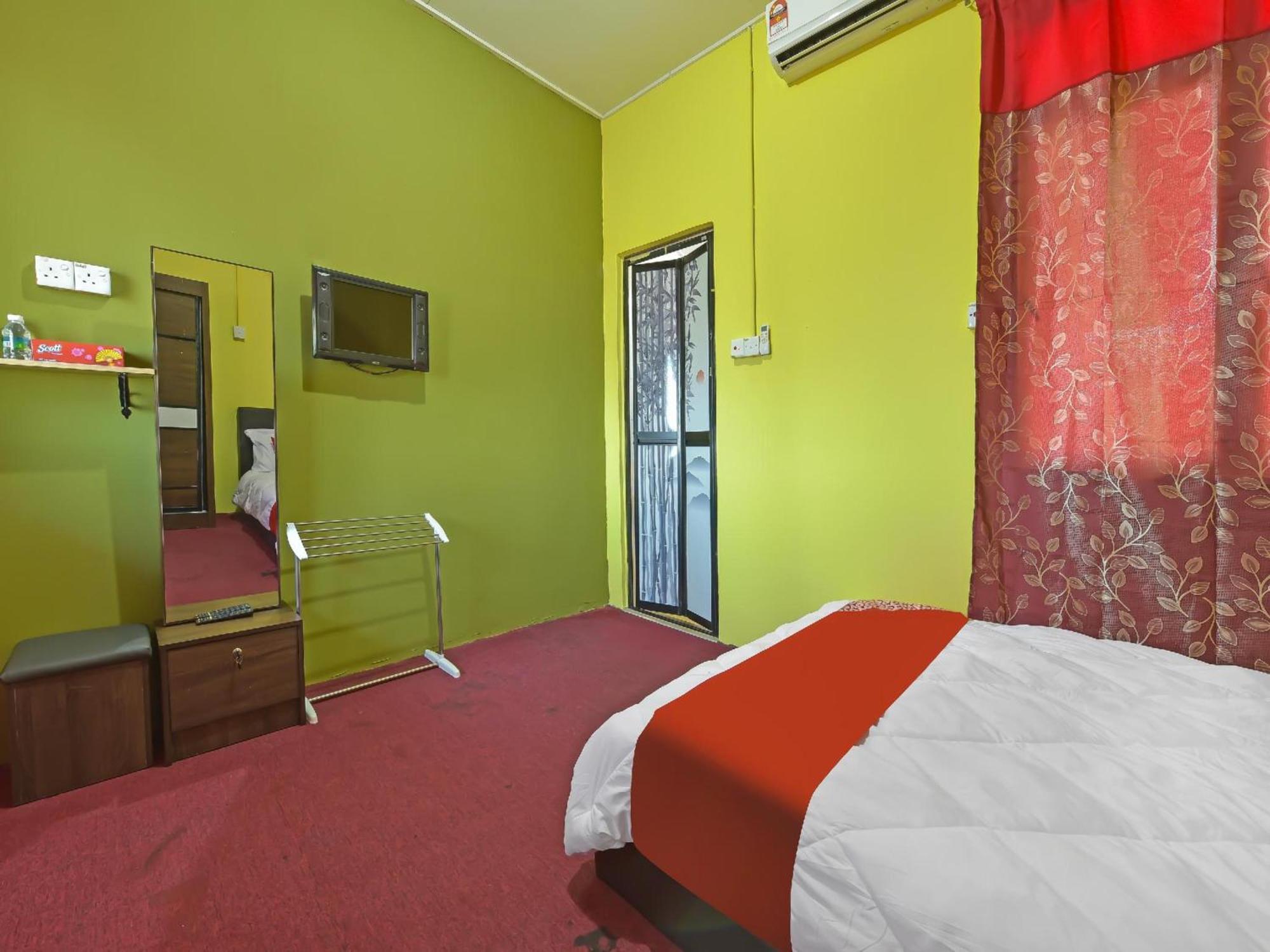 Oyo 90744 Bari Indah Beach Resort Kuala Terengganu Ngoại thất bức ảnh