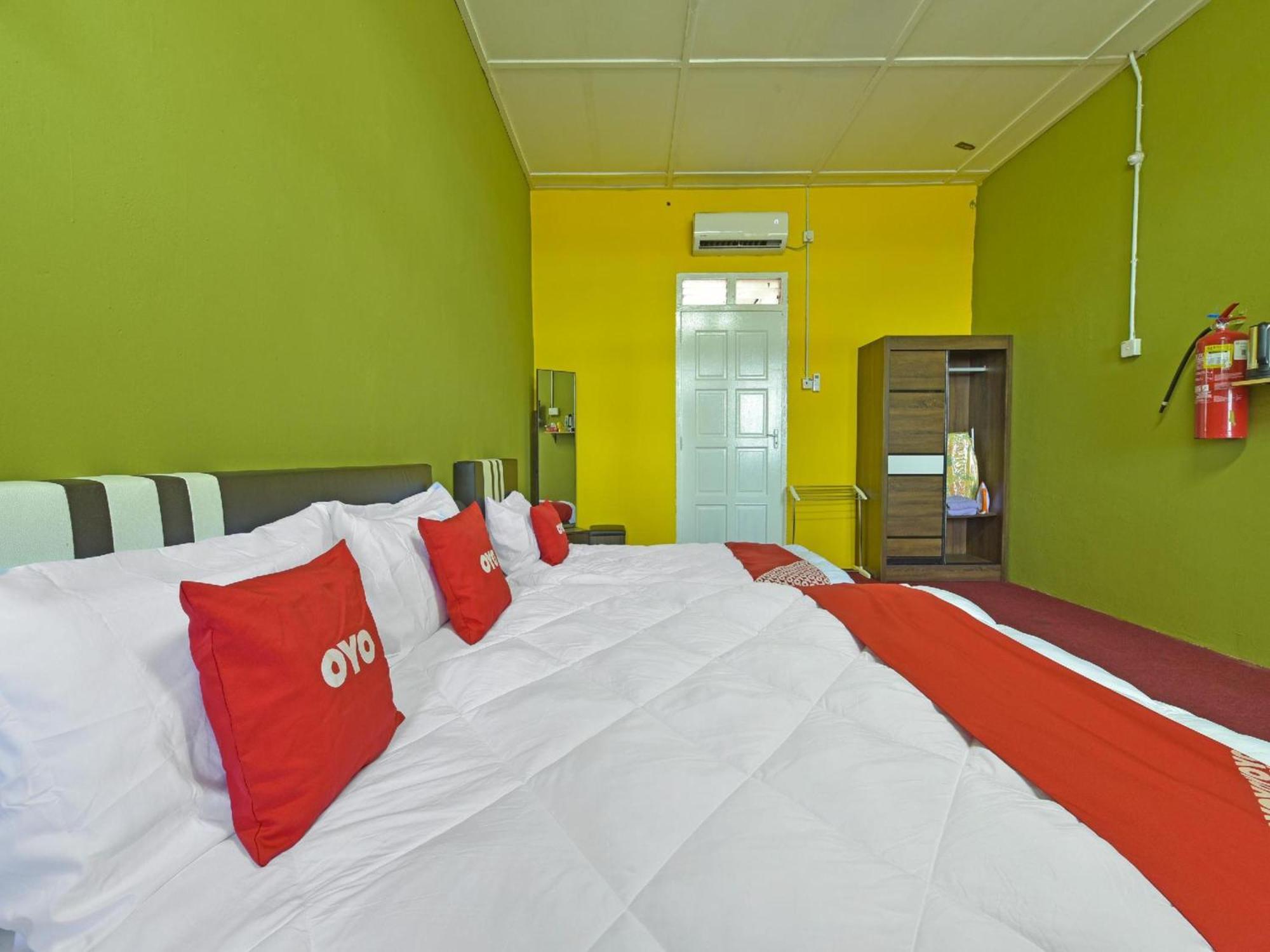 Oyo 90744 Bari Indah Beach Resort Kuala Terengganu Ngoại thất bức ảnh
