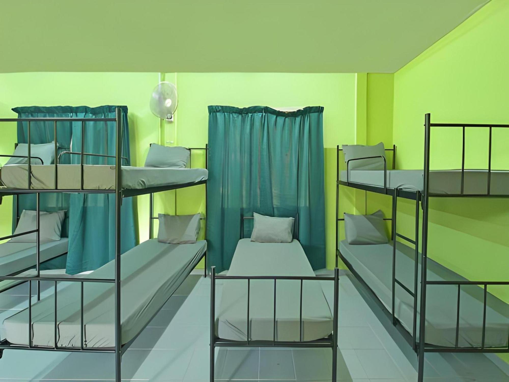 Oyo 90744 Bari Indah Beach Resort Kuala Terengganu Ngoại thất bức ảnh