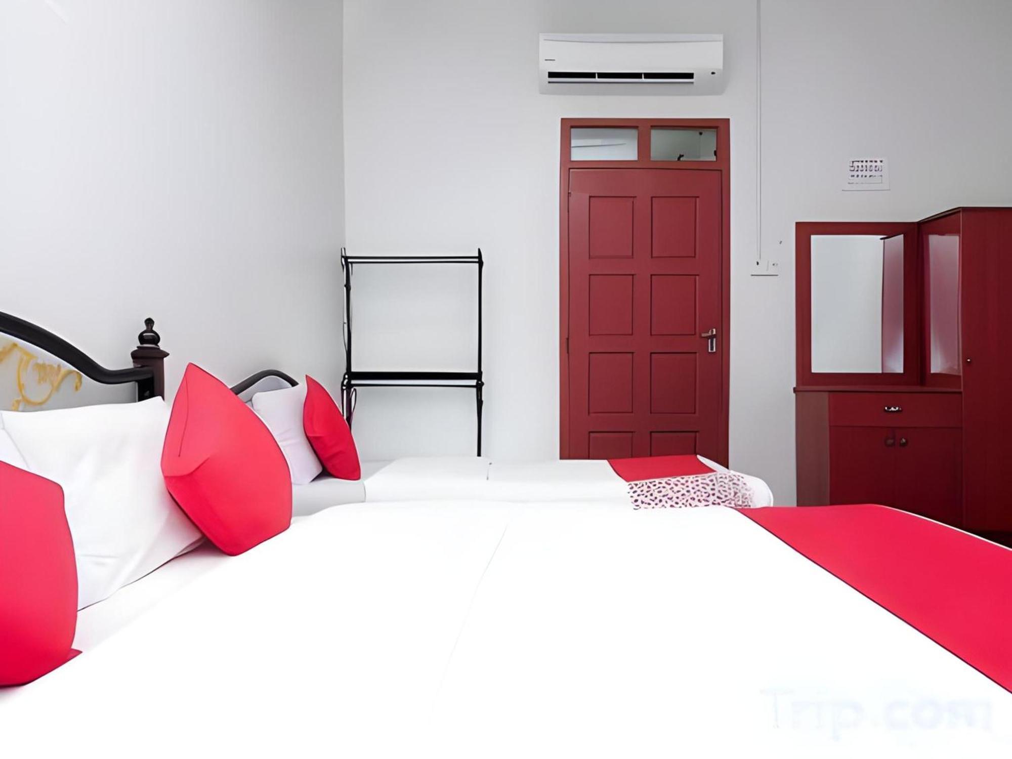 Oyo 90744 Bari Indah Beach Resort Kuala Terengganu Ngoại thất bức ảnh