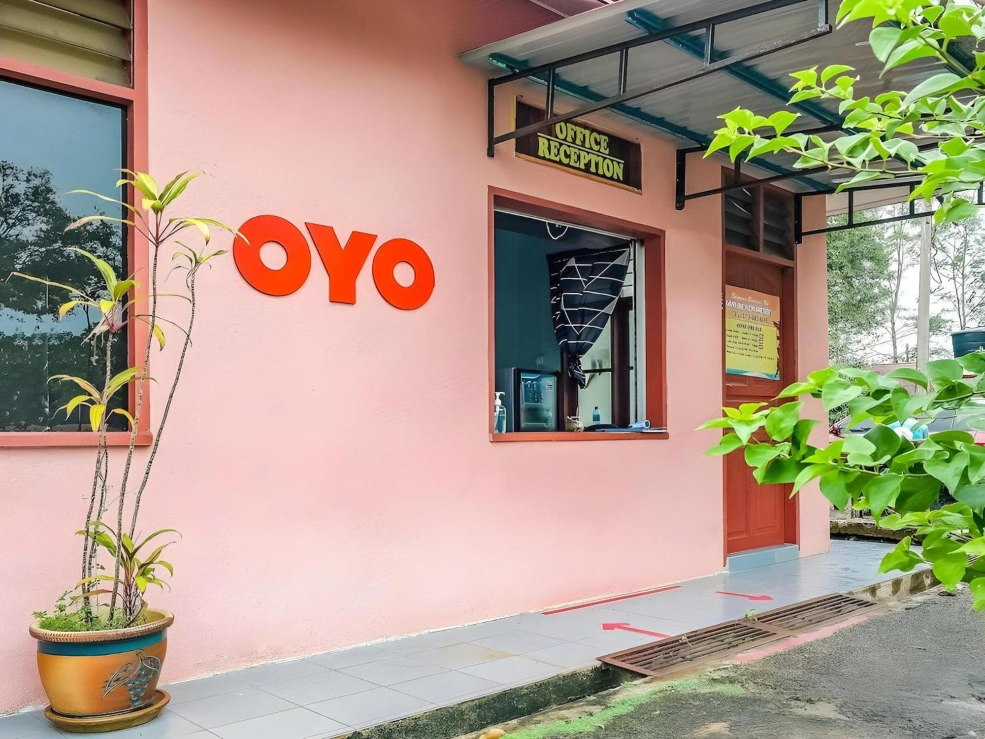 Oyo 90744 Bari Indah Beach Resort Kuala Terengganu Ngoại thất bức ảnh