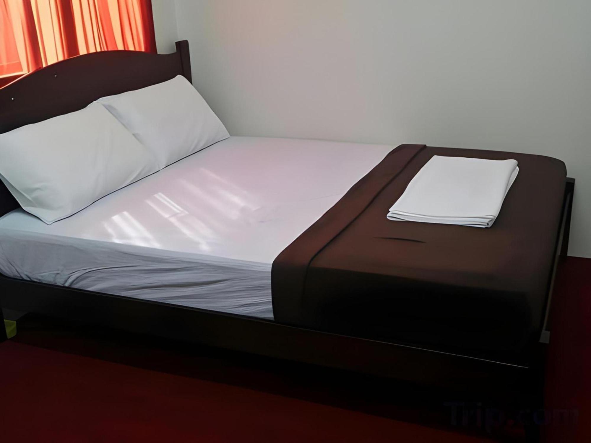 Oyo 90744 Bari Indah Beach Resort Kuala Terengganu Ngoại thất bức ảnh