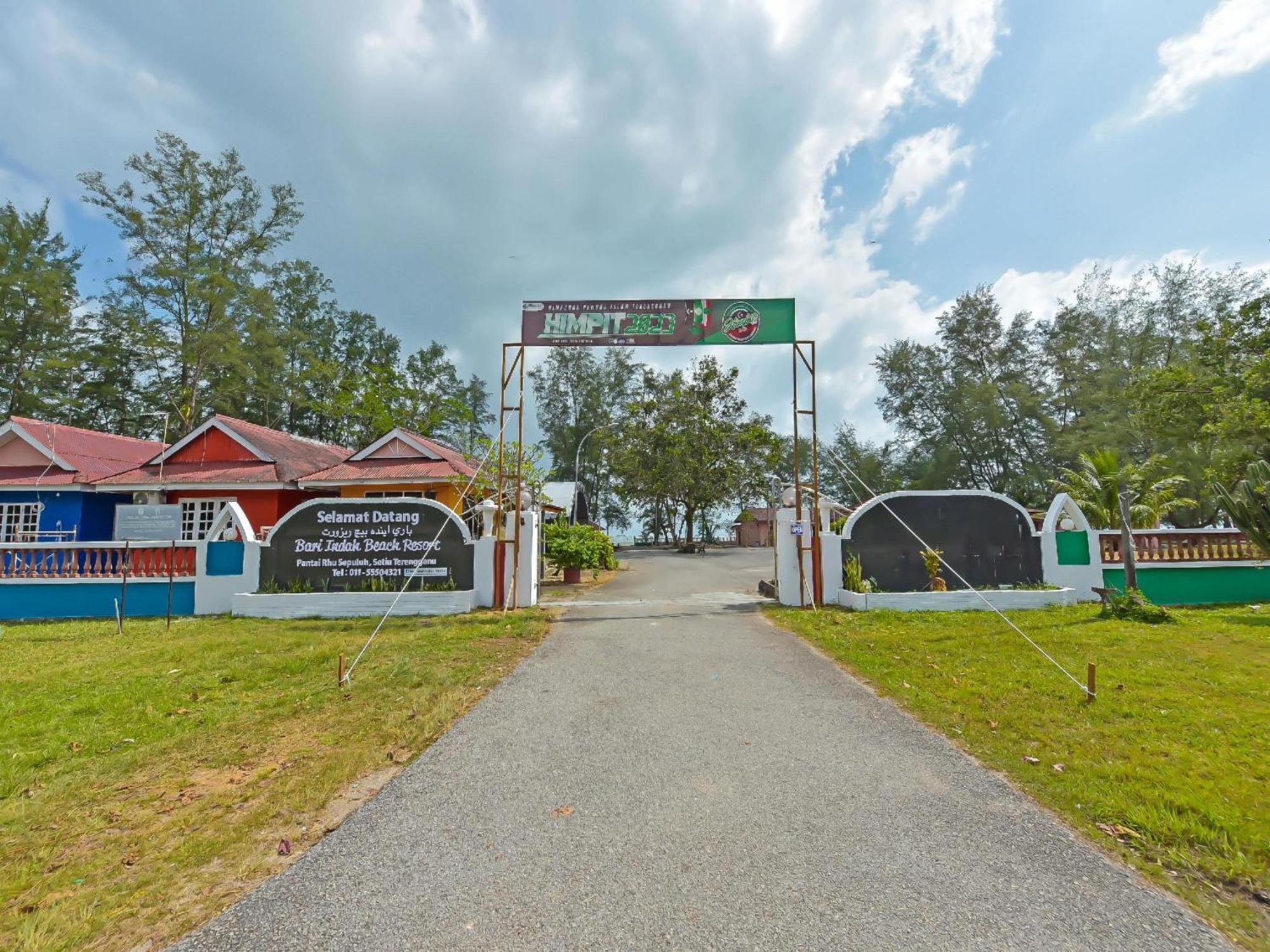 Oyo 90744 Bari Indah Beach Resort Kuala Terengganu Ngoại thất bức ảnh