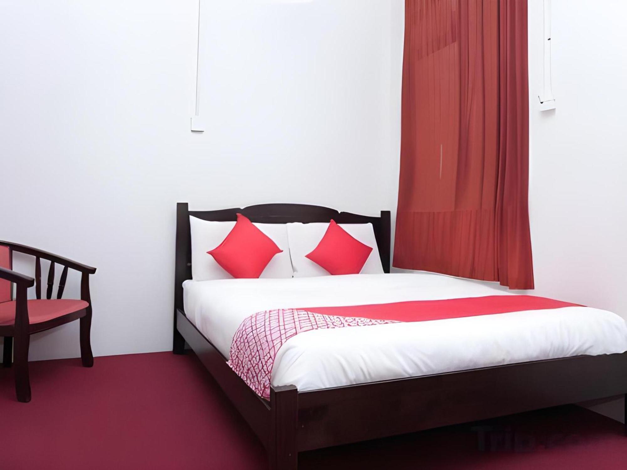 Oyo 90744 Bari Indah Beach Resort Kuala Terengganu Ngoại thất bức ảnh